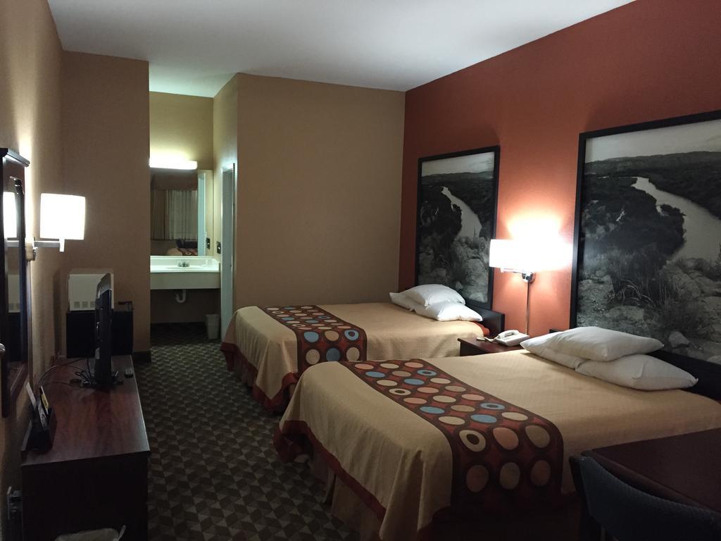 במוטל Super 8 By Wyndham Bastrop Tx מראה חיצוני תמונה
