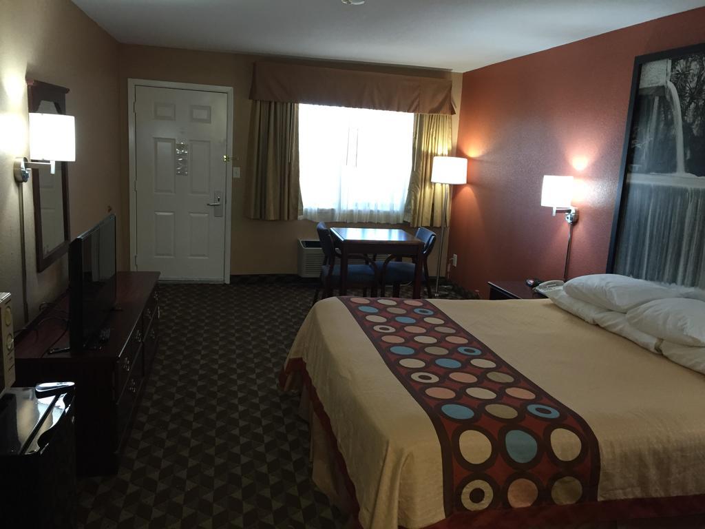 במוטל Super 8 By Wyndham Bastrop Tx מראה חיצוני תמונה