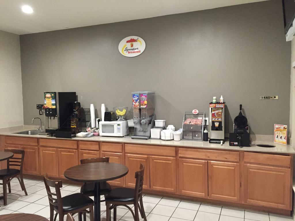 במוטל Super 8 By Wyndham Bastrop Tx מראה חיצוני תמונה