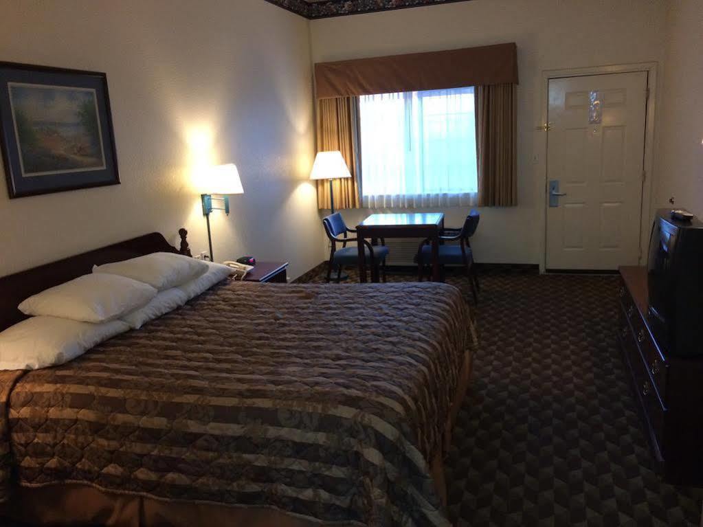 במוטל Super 8 By Wyndham Bastrop Tx מראה חיצוני תמונה